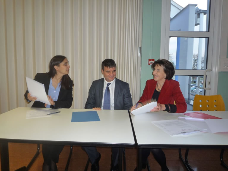 De gauche à droite : Mme Delannay (IEP Strasbourg),  M. Lotigie (Sous-Préfet), Mme Casta (Proviseure)
